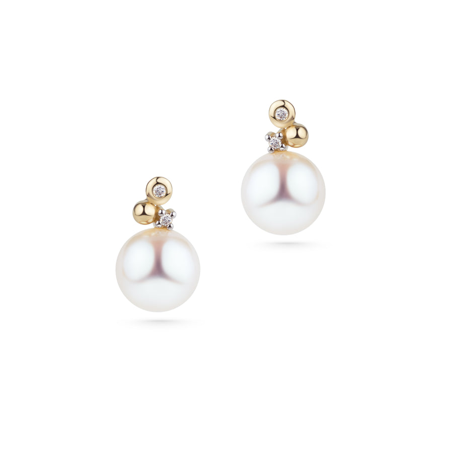BOUTON BRILLANT Ohrstecker aus 585 Gold (14 Karat Gelbgold) mit runden Süßwasserperlen und funkelnden Brillanten, elegant designt.