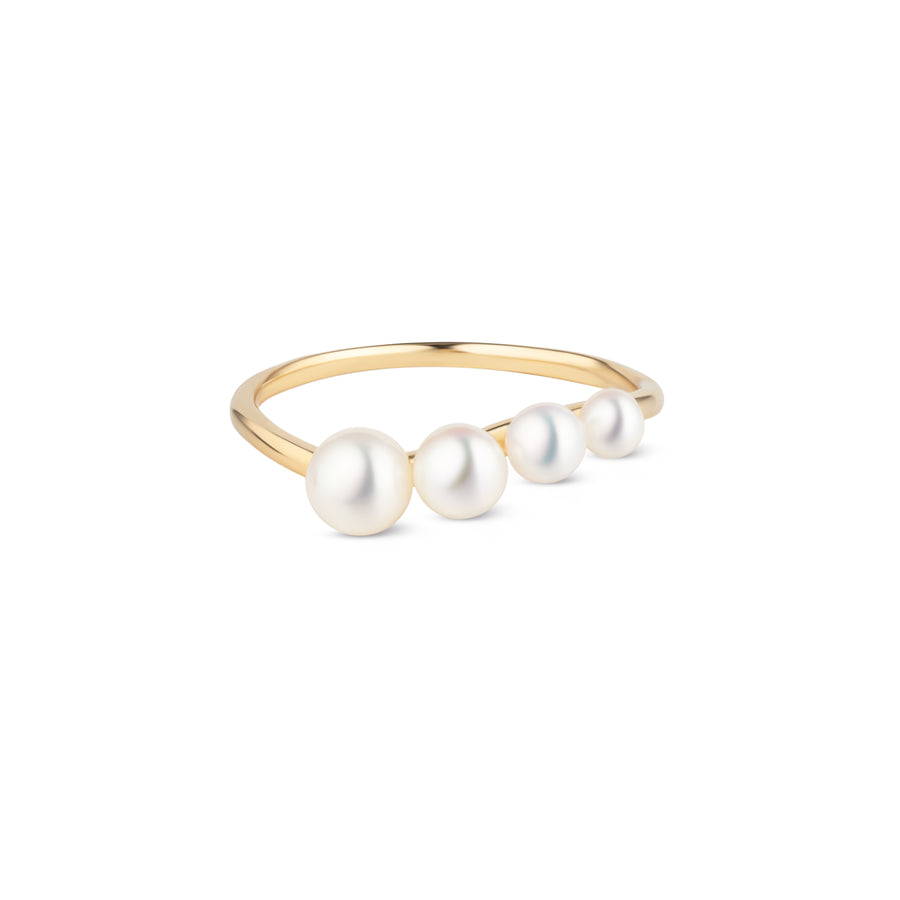 Goldring aus 750 Gold mit vier runden Süßwasserperlen (3 bis 5 mm), auf weißem Hintergrund.