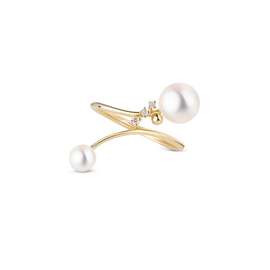 Seitliche Ansicht des PEARL ORBIT Goldrings von LA LARIS mit 18 Karat Gelbgold, zwei Süßwasserperlen und Brillanten