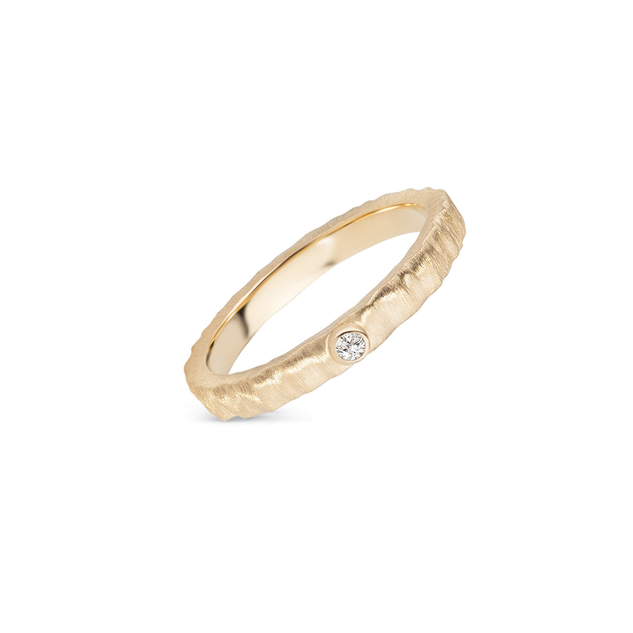 Ring aus 585er Gold mit 2 mm Diamant, mattierte Oberfläche, leicht geneigte Ansicht